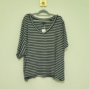 Plus Size NWT Women's Boxy Top 4X Black White Striped V-neck Casual Relaxed New
